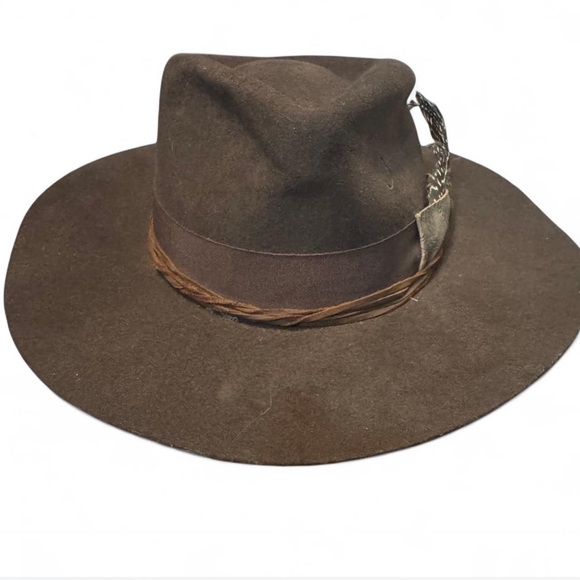 Elegant Brown Fedora Hat with Feather Accent - Picture 4 of 8
